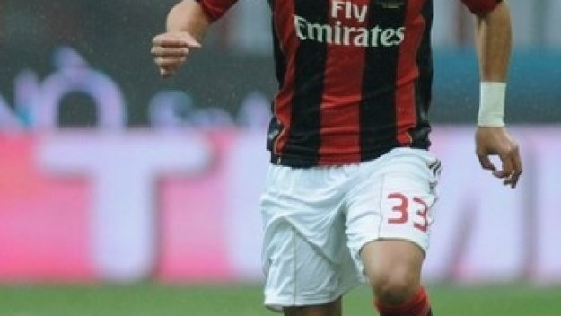 Тиаго Силва подписа с Милан до 2016 година