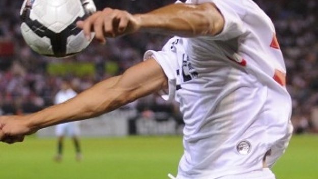 Ливърпул следи Диего Пероти