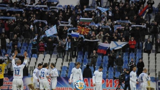 Червенков и Младенов с убедителна победа в Украйна