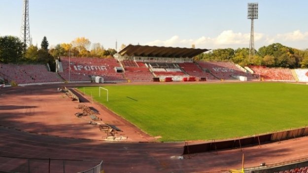 “Титаните” клекнаха, плащат за “Армията”