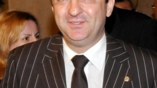 Два дълга към играчи спъват лиценза на Локо Сф