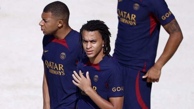 Нови критики към ПСЖ заради Мбапе