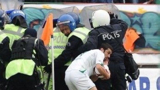 Прекратиха мач на Иванков в Турция