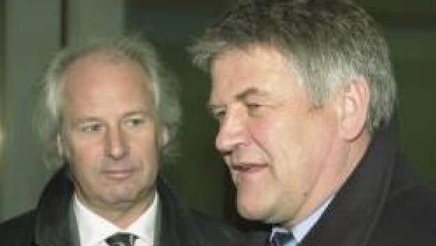 Скандалът  продължава !