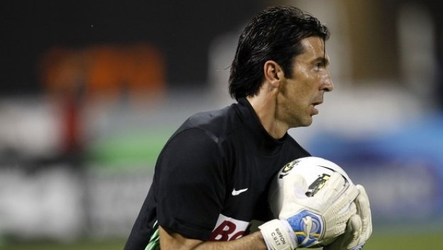 Юве сгази аматьори с 8:0, Вучинич с дебютен гол