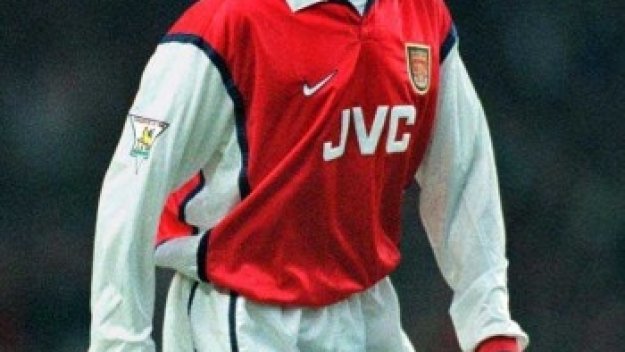 Бивш футболист на Арсенал пое Лион