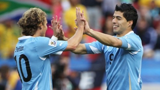 Суарес и Форлан недоволни от равенството 1:1 с Перу