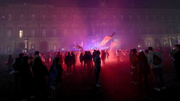 Mъж е застрелян по време на празненствата в Неапол