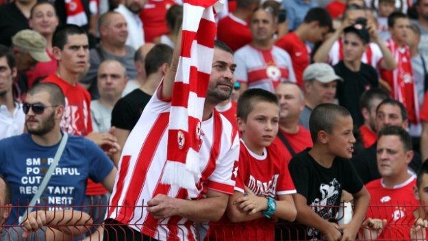 Шефовете на ЦСКА надъхват червените ултраси