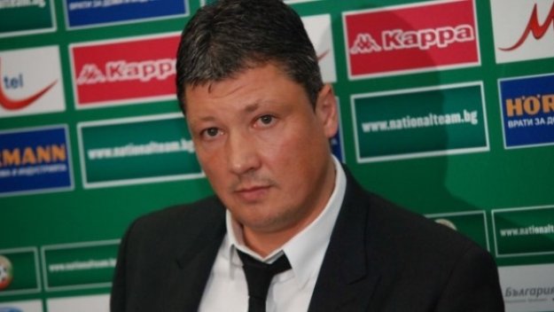 Националите с един мач без публика