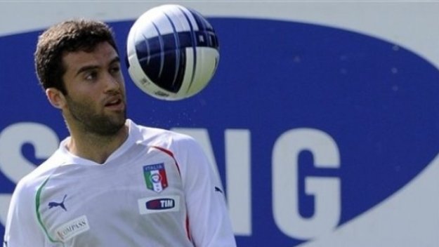 Пирло кани Пепито Роси в Юве