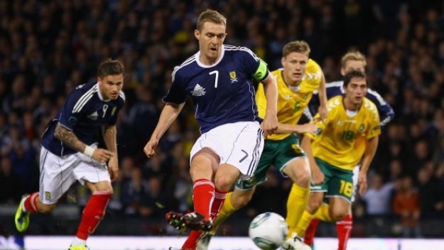 Шотландия бие, Дарън Флетчър пропуска дузпа