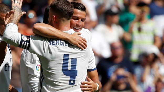 Реал съсипа Осасуна при завръщането на Роналдо