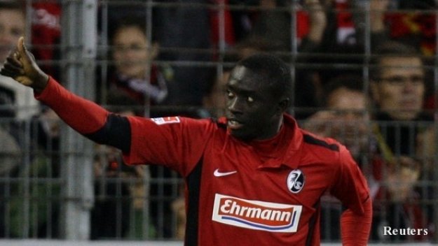 Официално: Нюкасъл купи Папис Сисе от Фрайбург за 10 млн. паунда