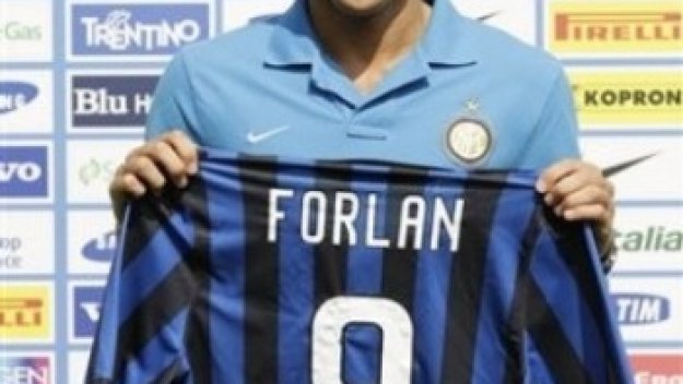 Огромен гаф на Интер - без Форлан в Шампионската лига