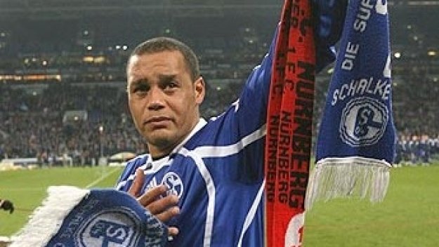 Защитник се опита да откъсне пениса на противников играч + ВИДЕО