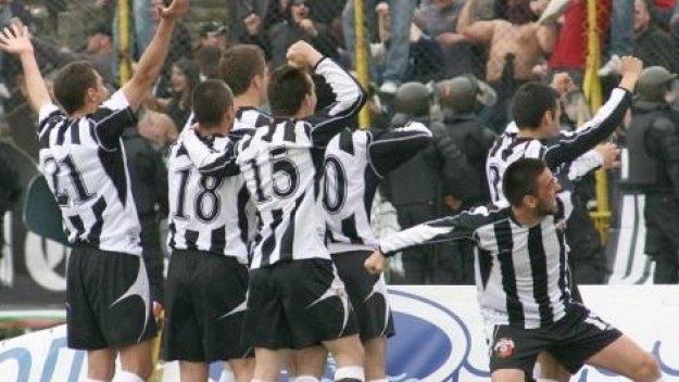 Локо (Пд) изрита купонджии