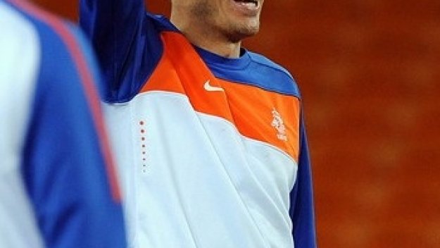 Робен нападна Хауърд Уеб