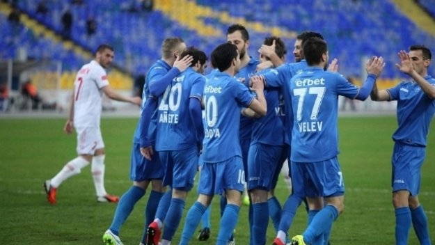 "Неделен сблъсък": Левски или Ботев ще влезе в Топ 6?