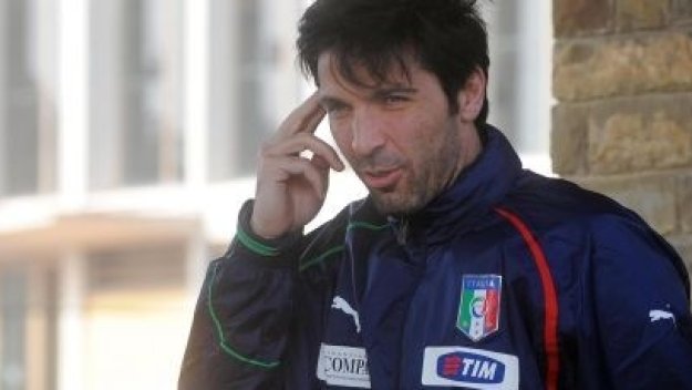 Буфон иска &quot;скуадрата&quot; да повдигне духа на запалянковците