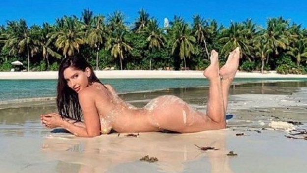 Гаджето на Неймар се съблече и показа секси тяло + СНИМКИ