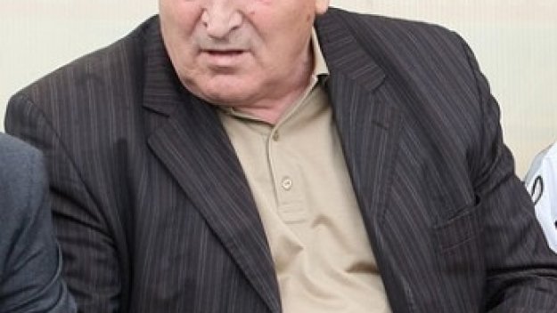 Фиркани фенове нападат Пената