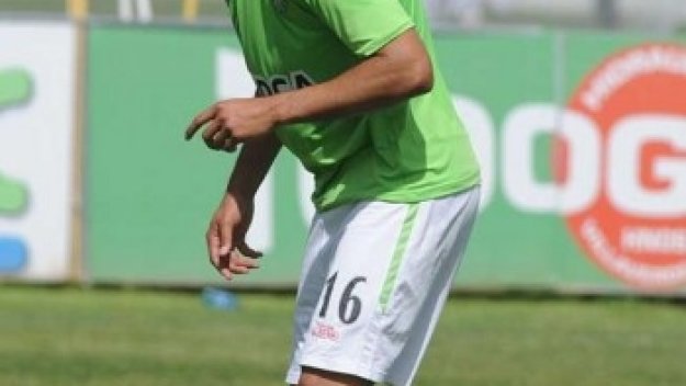 Санта Крус иска да остане в Бетис