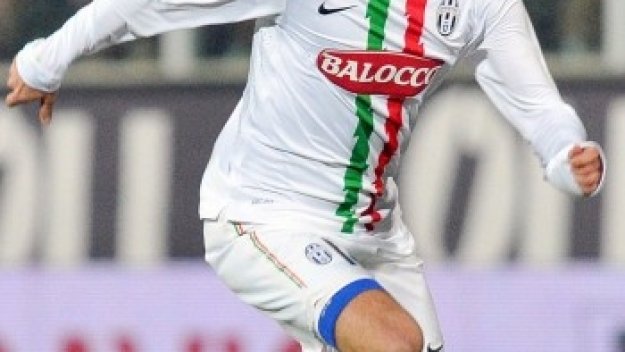 Обрат по оста Акуилани, халфът остава в Ювентус