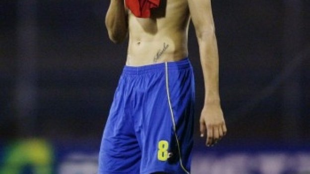 Фенове в Аржентина &quot;мотивират&quot; футболистите с прострелване