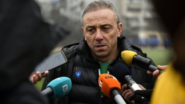 Големи главоболия за Илиан Илиев преди ЦСКА