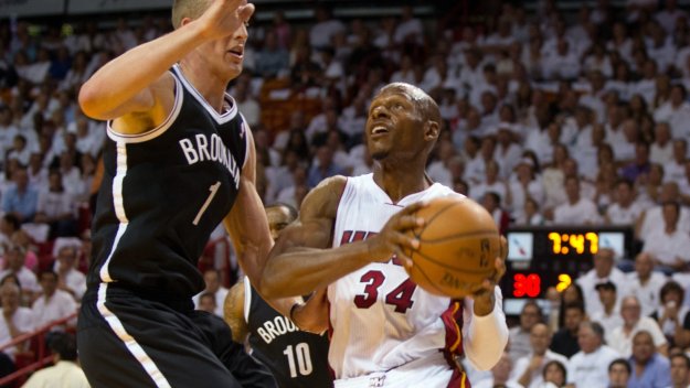 Маями пак удари Бруклин