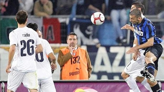Интер би Лацио с 2:0, феновете на двата отбора празнуват