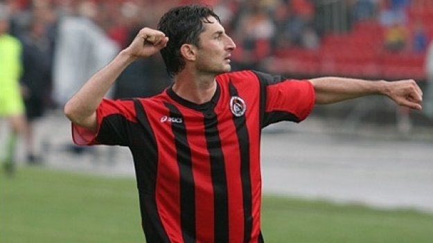 Локо (Сф) гони две &quot;стари пушки&quot;