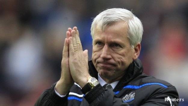 Нюкасъл ще пазарува от Аякс