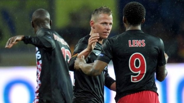 ПСВ окупира върха в Холандия след грешка на Аякс