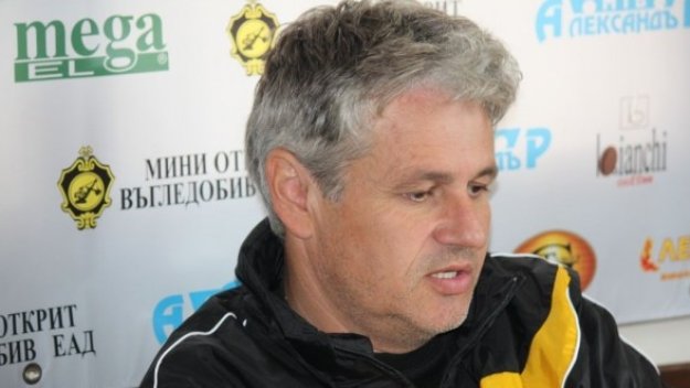 Миньор почна с 31 футболисти