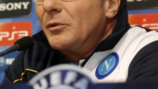 Валтер Мадзари беснее: Не разбирам защо отмениха гола на Кавани