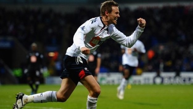 Болтън надви Уест Бромич в странен мач, Марто резерва