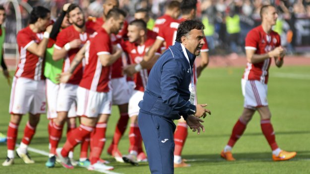 Николай Митов остава в Левски