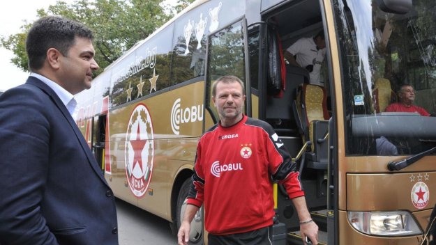 ЦСКА тръгна за Гърция, Стойчо забърка скандал