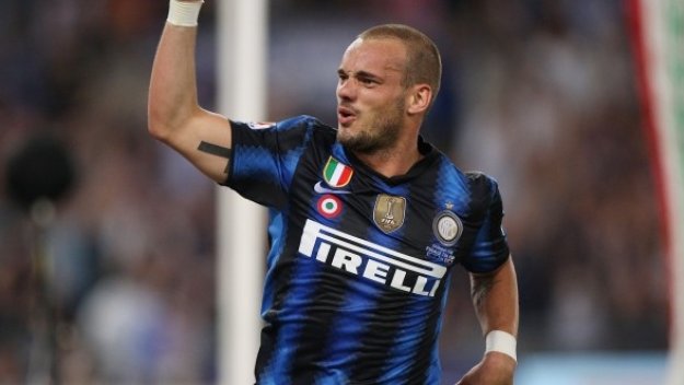 Манчестър Юнайтед привлича Уесли Снайдер още тази седмица