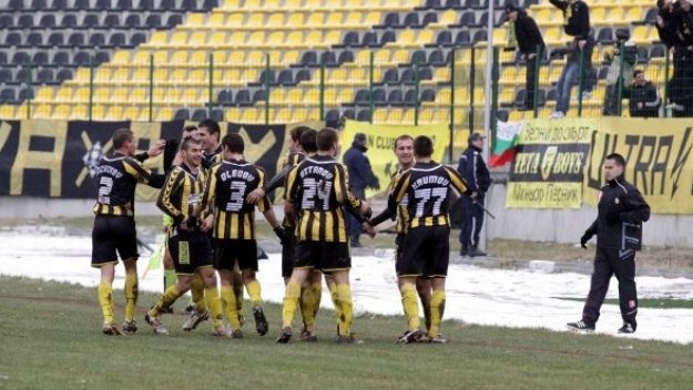 Миньор спечели първите си 3 точки