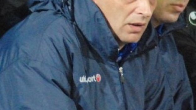 Сухия: Муден мач - блъскане и безразборно ритане на топката