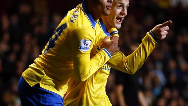 Арсенал отмъсти на Астън Вила и се върна на върха