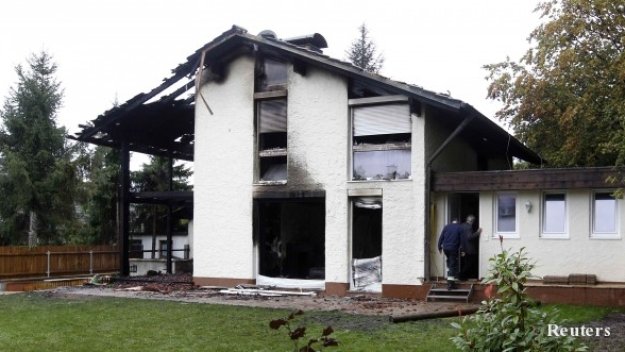 Футболист на Байерн гори във вилата си