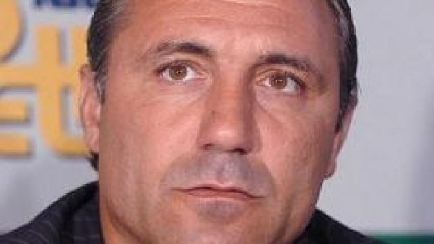 Синьо-червеният гръбнак на националния отбор
