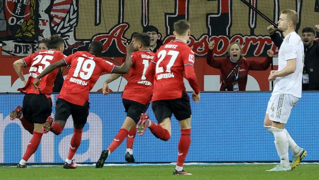 Трус от VAR! Мързелив Байерн се натрови с "аспирини" и падна от върха