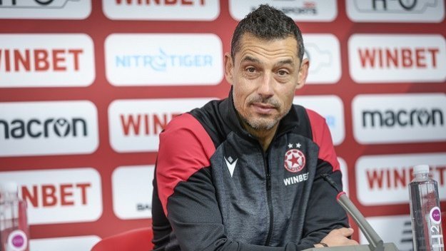 На феновете им писна: Томаш – вън! Не ставаш за ЦСКА!