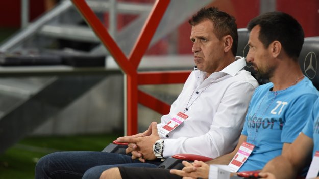 Локомотив Пловдив - Страсбург 0:1, ранен червен картон за "смърфовете"