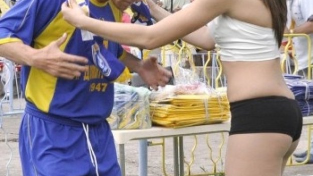 Гонзо връща духа в Левски чрез Мечо и Топчо